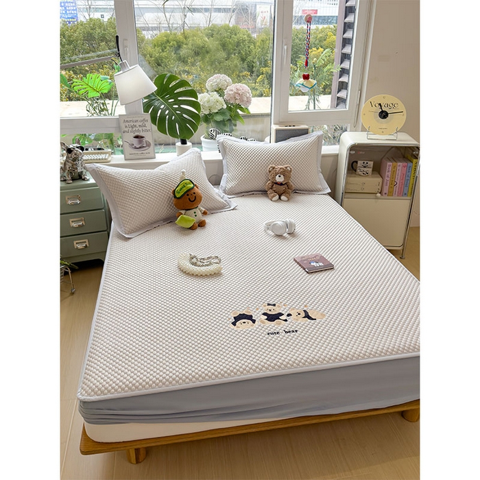 91家纺网 家纺一手货源 找家纺 （总）莱家富  2026新款A类卡通3D冰豆豆凉席三件套凉感值过0.21夏天刺绣冰丝席可机洗儿童空调软席子-豆豆小熊