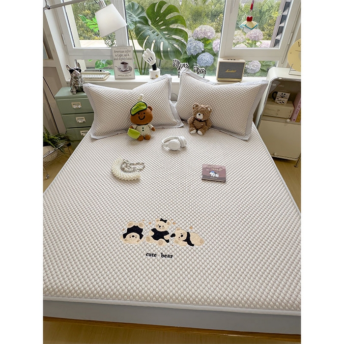 91家纺网 家纺一手货源 找家纺 （总）莱家富  2026新款A类卡通3D冰豆豆凉席三件套凉感值过0.21夏天刺绣冰丝席可机洗儿童空调软席子-豆豆小熊