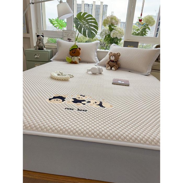 91家纺网 家纺一手货源 找家纺 （总）莱家富  2026新款A类卡通3D冰豆豆凉席三件套凉感值过0.21夏天刺绣冰丝席可机洗儿童空调软席子-豆豆小熊