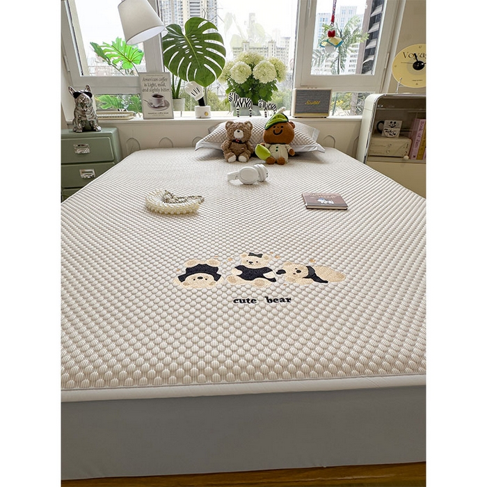 91家纺网 家纺一手货源 找家纺 （总）莱家富  2026新款A类卡通3D冰豆豆凉席三件套凉感值过0.21夏天刺绣冰丝席可机洗儿童空调软席子-豆豆小熊