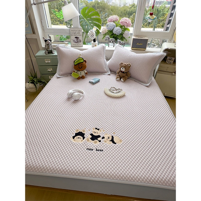 91家纺网 家纺一手货源 找家纺 莱家富  2026新款A类卡通3D冰豆豆凉席三件套凉感值过0.21夏天刺绣冰丝席可机洗儿童空调软席子-豆豆小熊 冰晶紫-床笠款