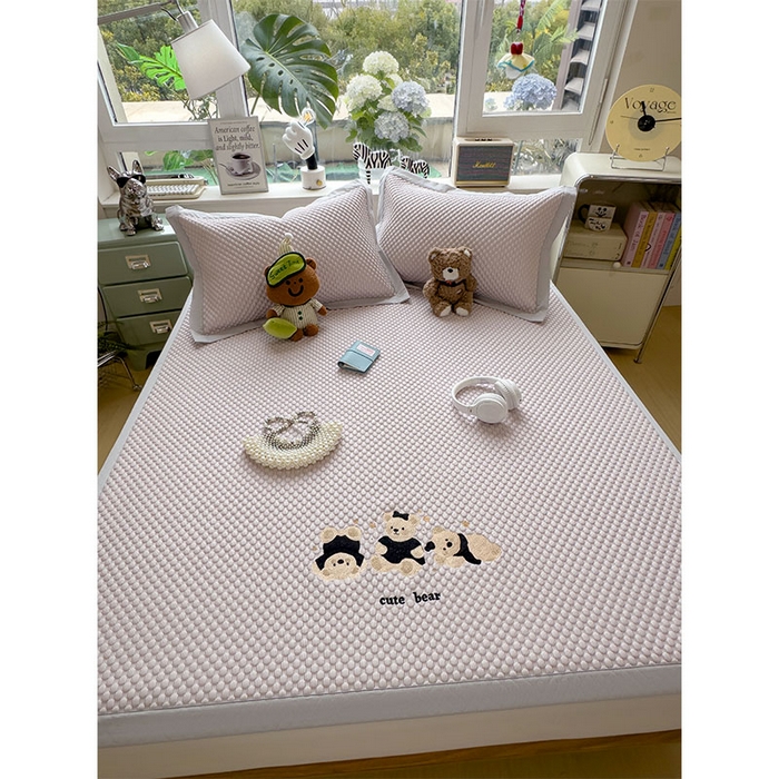 91家纺网 家纺一手货源 找家纺 莱家富  2026新款A类卡通3D冰豆豆凉席三件套凉感值过0.21夏天刺绣冰丝席可机洗儿童空调软席子-豆豆小熊 冰晶紫-凉席款