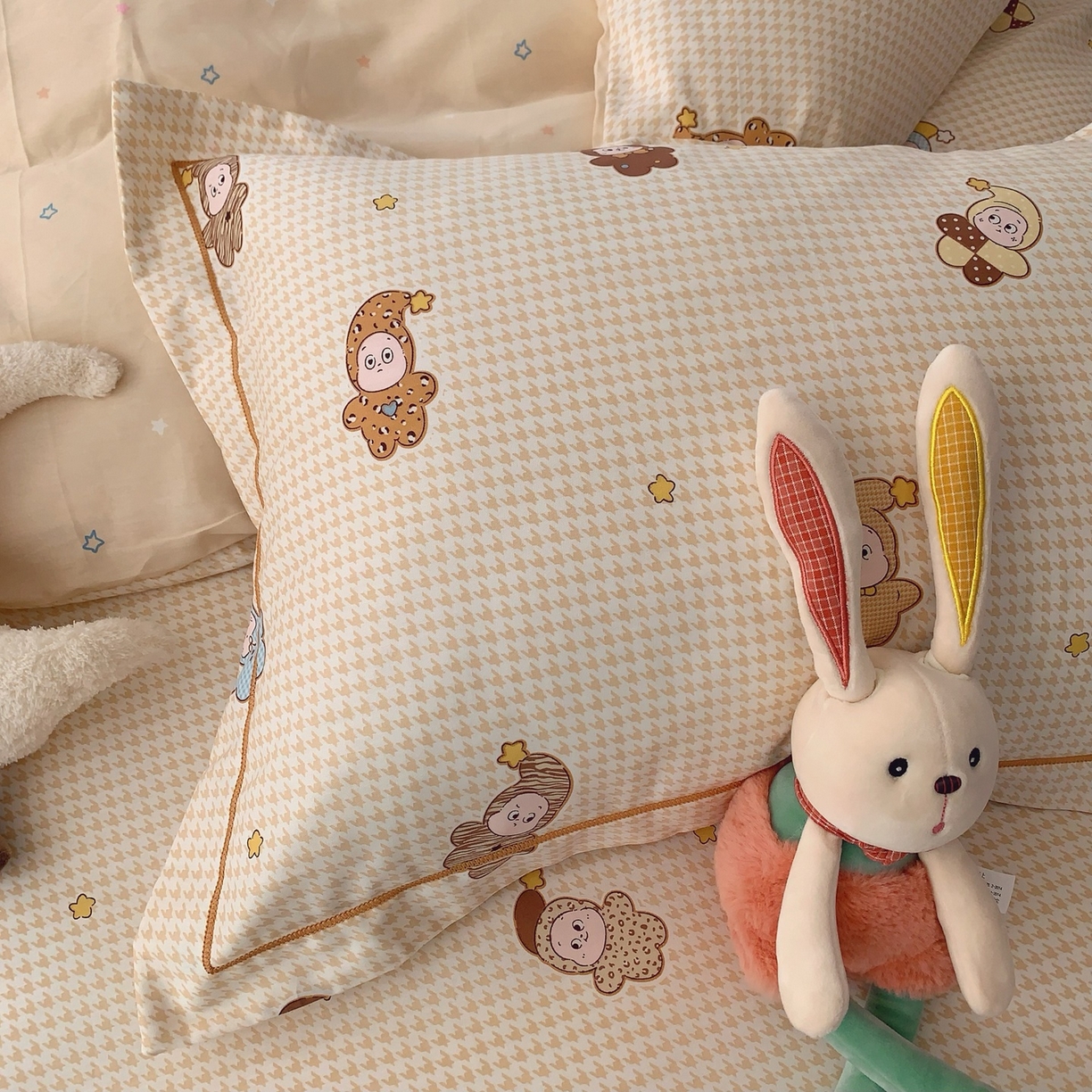 91家纺网 家纺一手货源 找家纺 奈萝家纺 2025新款全棉纯棉小清新印花四件套-第一波 小魔仙黄