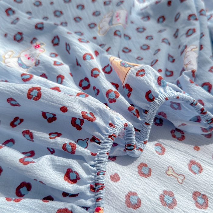 91家纺网 家纺一手货源 找家纺 梵朴 2026新款A类泡芙棉云感木棉邹邹纱双层纱床笠三件套 豹纹泡芙狗