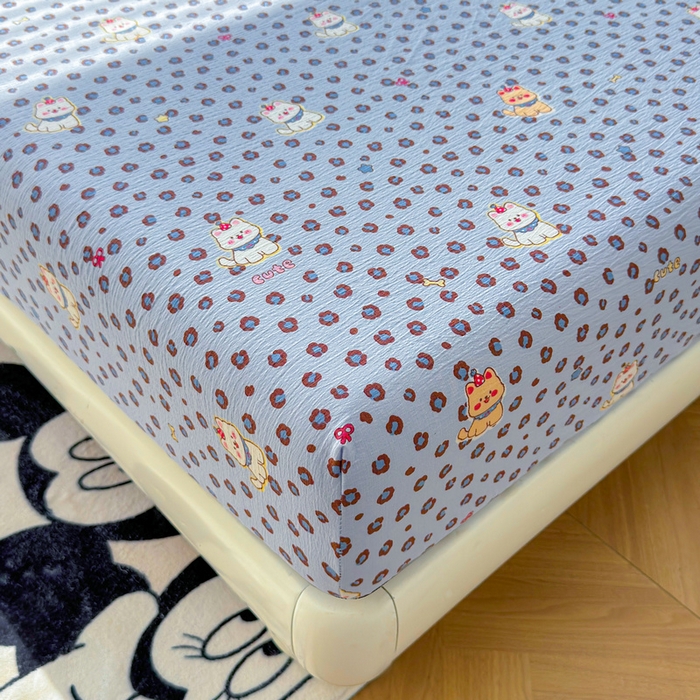 91家纺网 家纺一手货源 找家纺 梵朴 2026新款A类泡芙棉云感木棉邹邹纱双层纱床笠三件套 豹纹泡芙狗