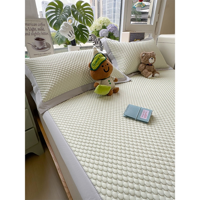 91家纺网 家纺一手货源 找家纺 莱家富  2026新款A类卡通3D冰豆豆凉席三件套凉感值过0.21夏天刺绣冰丝席可机洗儿童空调软席子-豆豆小熊 凉茶绿-凉席款