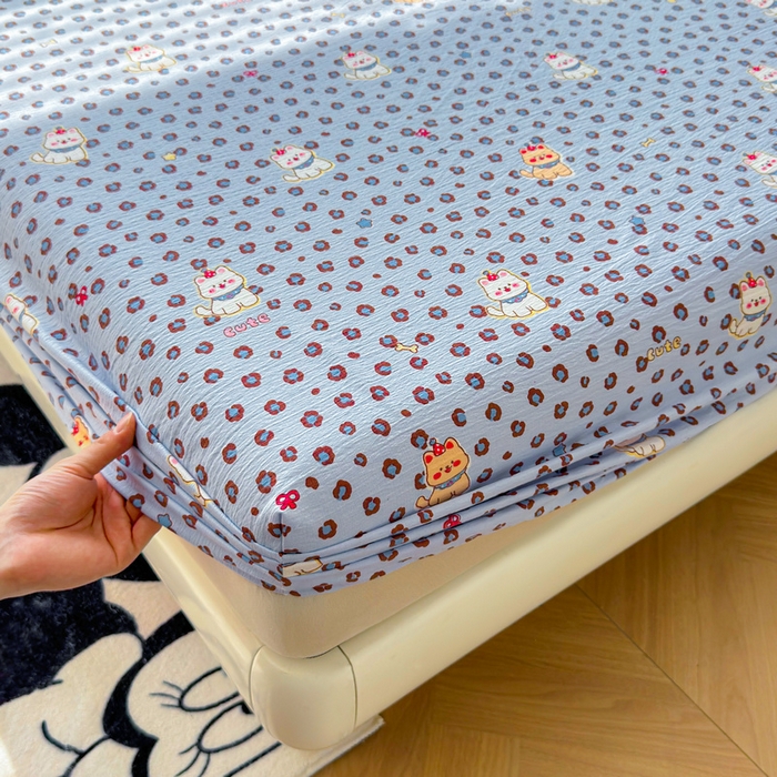 91家纺网 家纺一手货源 找家纺 梵朴 2026新款A类泡芙棉云感木棉邹邹纱双层纱床笠三件套 豹纹泡芙狗