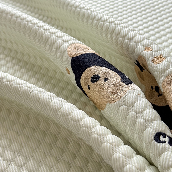 91家纺网 家纺一手货源 找家纺 莱家富  2026新款A类卡通3D冰豆豆凉席三件套凉感值过0.21夏天刺绣冰丝席可机洗儿童空调软席子-豆豆小熊 凉茶绿-凉席款