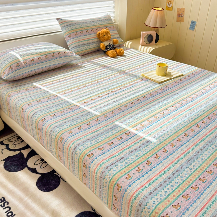 91家纺网 家纺一手货源 找家纺 梵朴 2026新款A类泡芙棉云感木棉邹邹纱双层纱床笠三件套 费尔岛木马