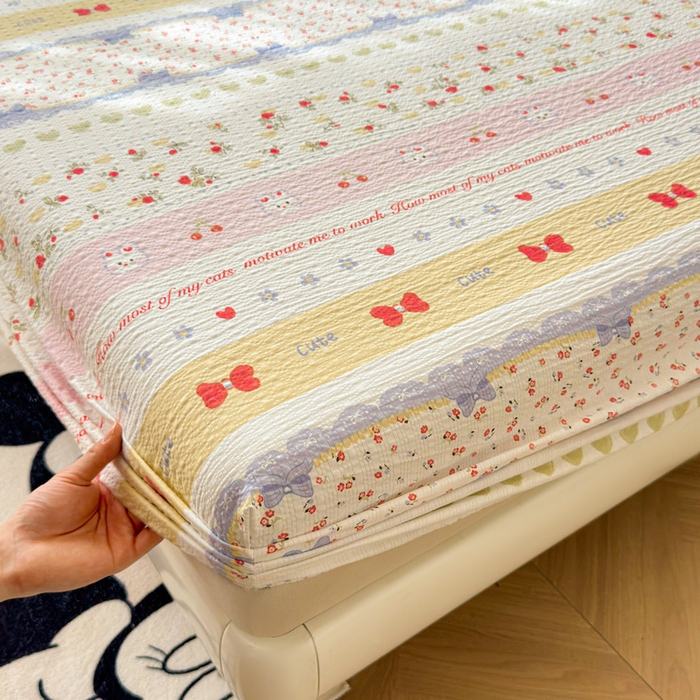 91家纺网 家纺一手货源 找家纺 梵朴 2026新款A类泡芙棉云感木棉邹邹纱双层纱床笠三件套 蝴蝶结小兔