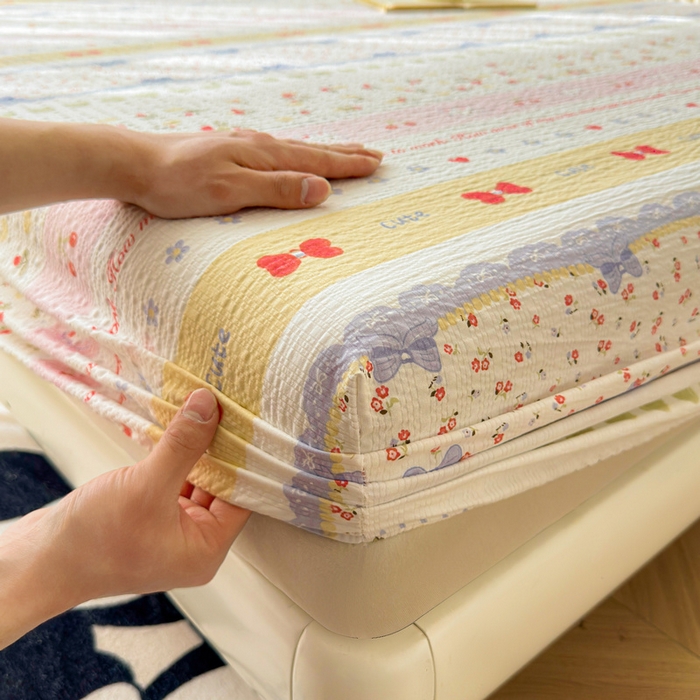 91家纺网 家纺一手货源 找家纺 梵朴 2026新款A类泡芙棉云感木棉邹邹纱双层纱床笠三件套 蝴蝶结小兔