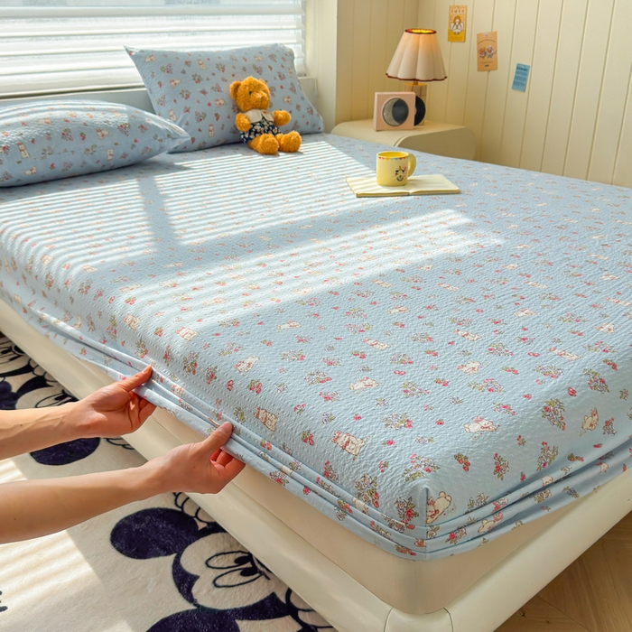 91家纺网 家纺一手货源 找家纺 梵朴 2026新款A类泡芙棉云感木棉邹邹纱双层纱床笠三件套 花从小兔