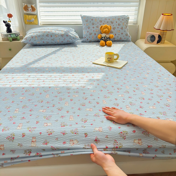 91家纺网 家纺一手货源 找家纺 梵朴 2026新款A类泡芙棉云感木棉邹邹纱双层纱床笠三件套 花从小兔