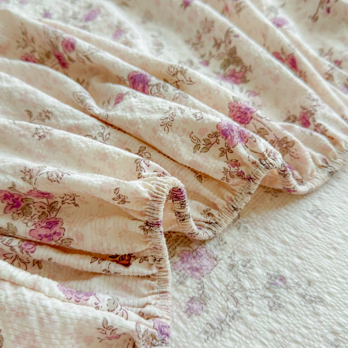 91家纺网 家纺一手货源 找家纺 梵朴 2026新款A类泡芙棉云感木棉邹邹纱双层纱床笠三件套 花季紫