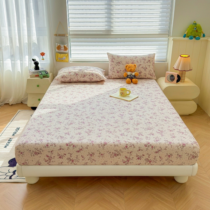 91家纺网 家纺一手货源 找家纺 梵朴 2026新款A类泡芙棉云感木棉邹邹纱双层纱床笠三件套 花季紫