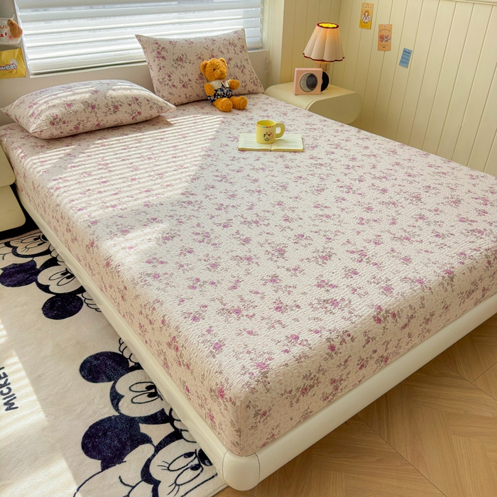 91家纺网 家纺一手货源 找家纺 梵朴 2026新款A类泡芙棉云感木棉邹邹纱双层纱床笠三件套 花季紫