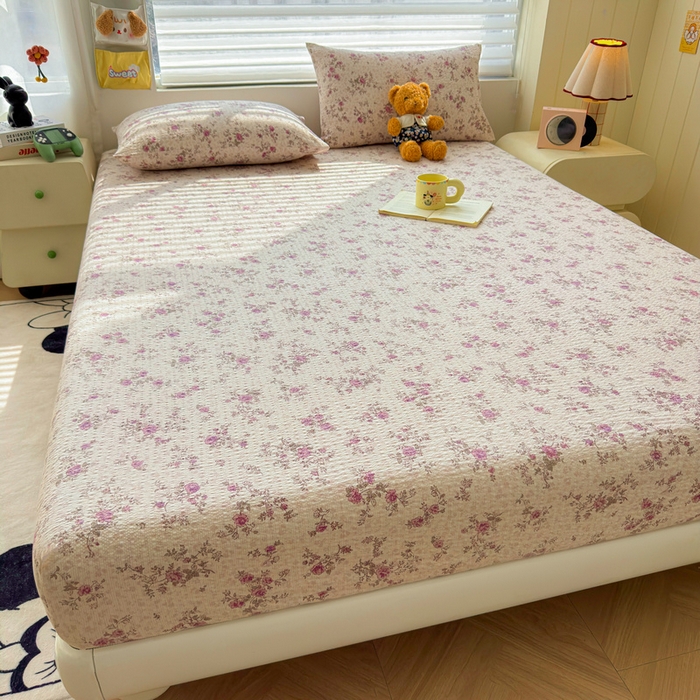 91家纺网 家纺一手货源 找家纺 梵朴 2026新款A类泡芙棉云感木棉邹邹纱双层纱床笠三件套 花季紫