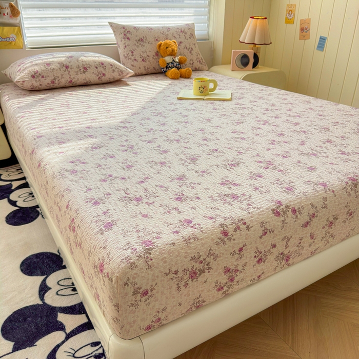 91家纺网 家纺一手货源 找家纺 梵朴 2026新款A类泡芙棉云感木棉邹邹纱双层纱床笠三件套 花季紫