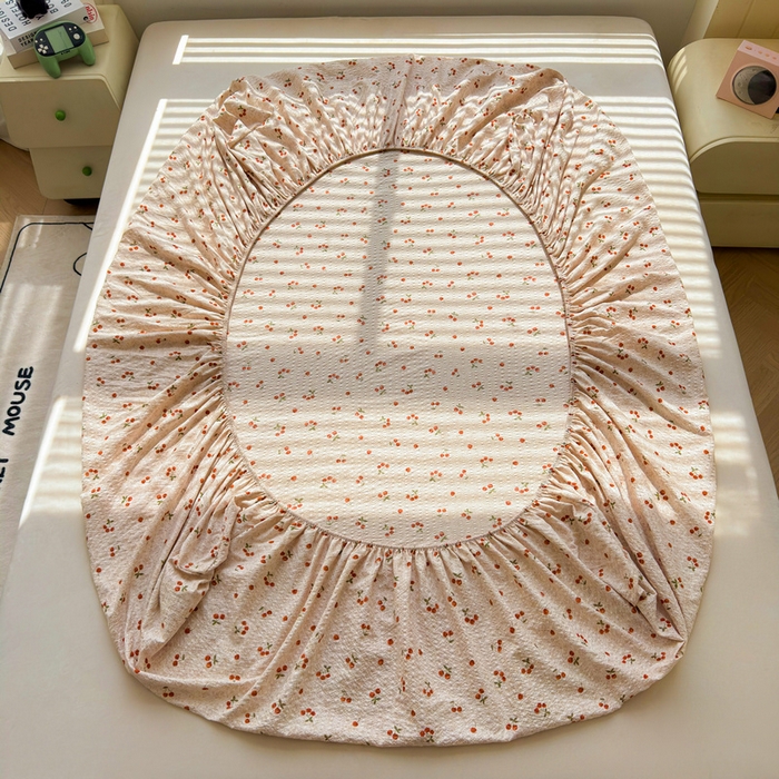 91家纺网 家纺一手货源 找家纺 梵朴 2026新款A类泡芙棉云感木棉邹邹纱双层纱床笠三件套 酒渍櫻桃