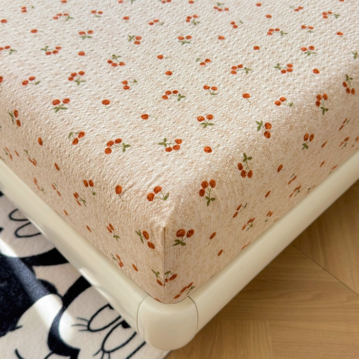 91家纺网 家纺一手货源 找家纺 梵朴 2026新款A类泡芙棉云感木棉邹邹纱双层纱床笠三件套 酒渍櫻桃