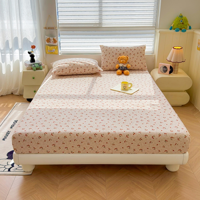 91家纺网 家纺一手货源 找家纺 梵朴 2026新款A类泡芙棉云感木棉邹邹纱双层纱床笠三件套 酒渍櫻桃