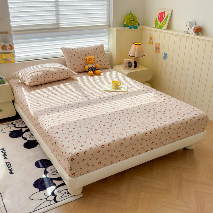 91家纺网 家纺一手货源 找家纺 梵朴 2026新款A类泡芙棉云感木棉邹邹纱双层纱床笠三件套 酒渍櫻桃