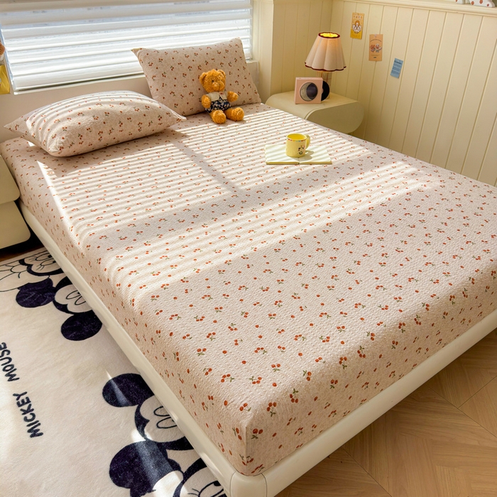 91家纺网 家纺一手货源 找家纺 梵朴 2026新款A类泡芙棉云感木棉邹邹纱双层纱床笠三件套 酒渍櫻桃