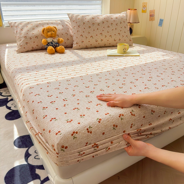 91家纺网 家纺一手货源 找家纺 梵朴 2026新款A类泡芙棉云感木棉邹邹纱双层纱床笠三件套 酒渍櫻桃