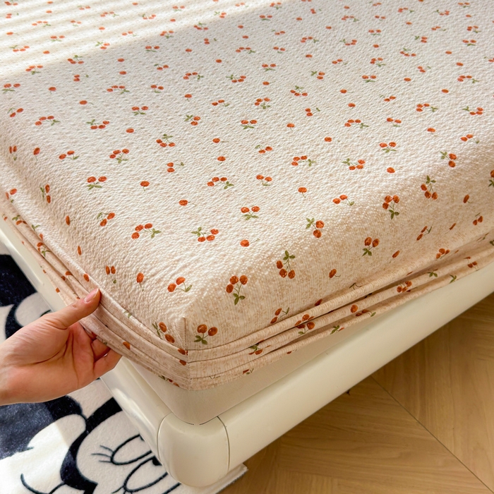 91家纺网 家纺一手货源 找家纺 梵朴 2026新款A类泡芙棉云感木棉邹邹纱双层纱床笠三件套 酒渍櫻桃