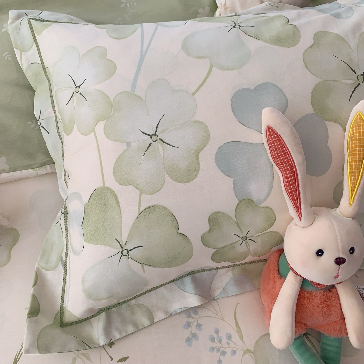 91家纺网 家纺一手货源 找家纺 奈萝家纺 2025新款全棉纯棉小清新印花四件套-第一波 幸运草