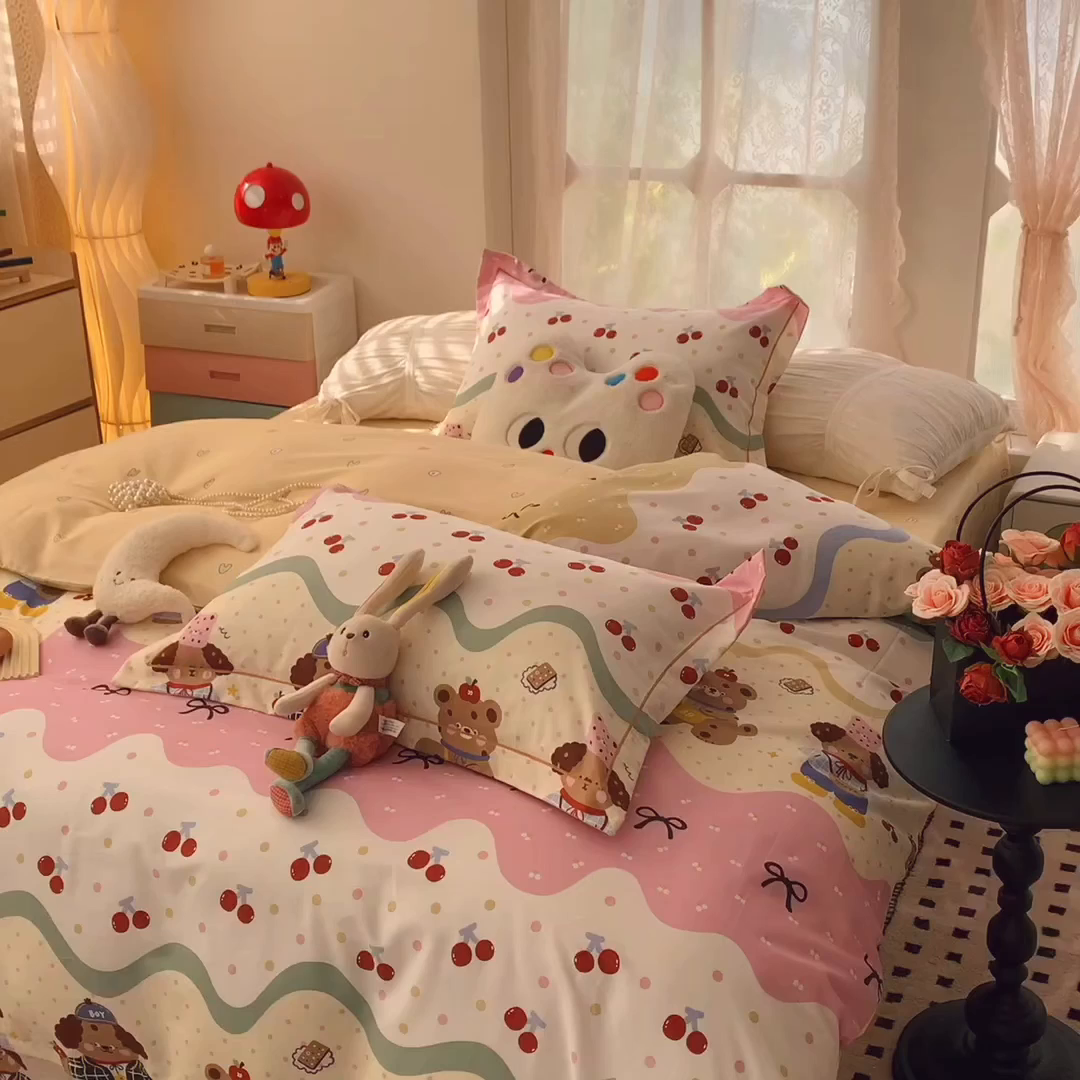 91家纺网 家纺一手货源 找家纺 奈萝家纺 2025新款全棉纯棉小清新印花四件套-第一波 樱桃狗狗