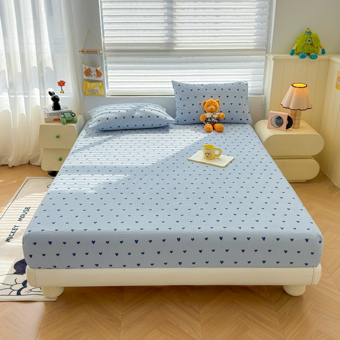 91家纺网 家纺一手货源 找家纺 梵朴 2026新款A类泡芙棉云感木棉邹邹纱双层纱床笠三件套 蓝调爱心