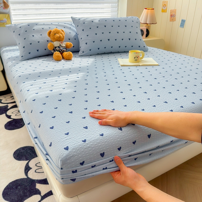 91家纺网 家纺一手货源 找家纺 梵朴 2026新款A类泡芙棉云感木棉邹邹纱双层纱床笠三件套 蓝调爱心