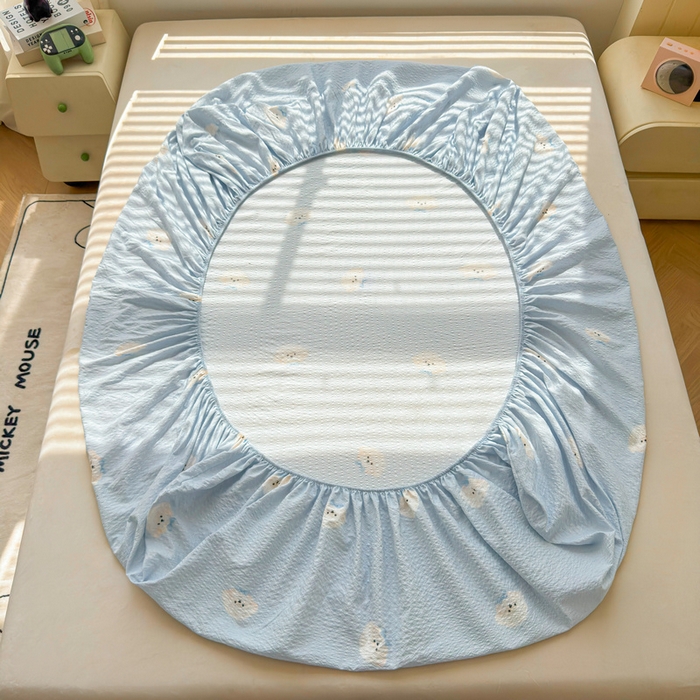 91家纺网 家纺一手货源 找家纺 梵朴 2026新款A类泡芙棉云感木棉邹邹纱双层纱床笠三件套 蓝色领结狗