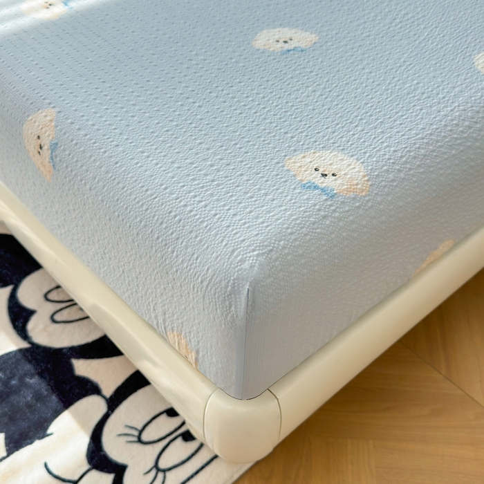 91家纺网 家纺一手货源 找家纺 梵朴 2026新款A类泡芙棉云感木棉邹邹纱双层纱床笠三件套 蓝色领结狗