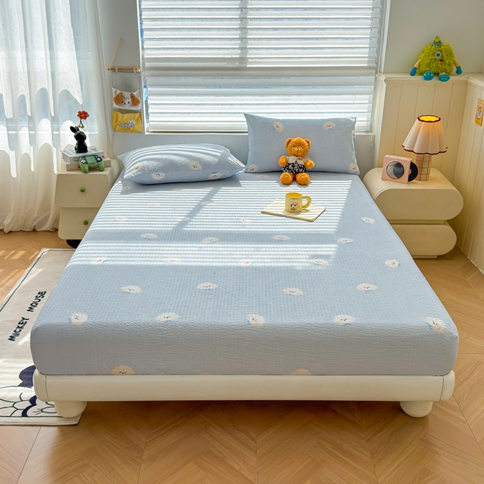 91家纺网 家纺一手货源 找家纺 梵朴 2026新款A类泡芙棉云感木棉邹邹纱双层纱床笠三件套 蓝色领结狗