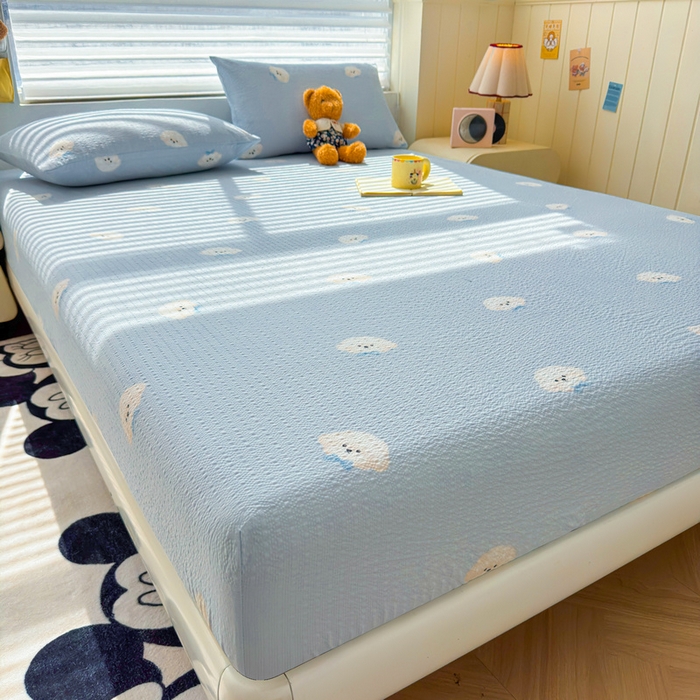 91家纺网 家纺一手货源 找家纺 梵朴 2026新款A类泡芙棉云感木棉邹邹纱双层纱床笠三件套 蓝色领结狗