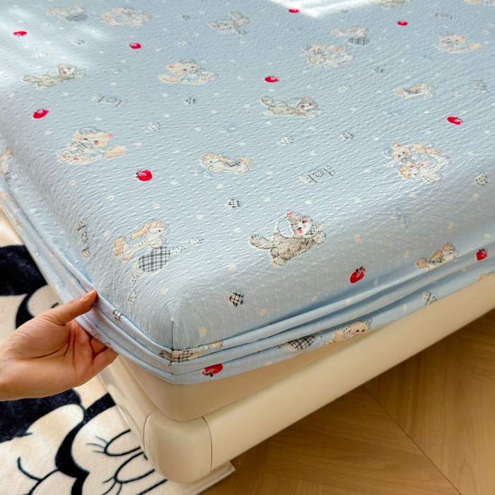 91家纺网 家纺一手货源 找家纺 梵朴 2026新款A类泡芙棉云感木棉邹邹纱双层纱床笠三件套 猫咪蓝