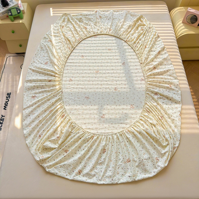 91家纺网 家纺一手货源 找家纺 梵朴 2026新款A类泡芙棉云感木棉邹邹纱双层纱床笠三件套 木马小花