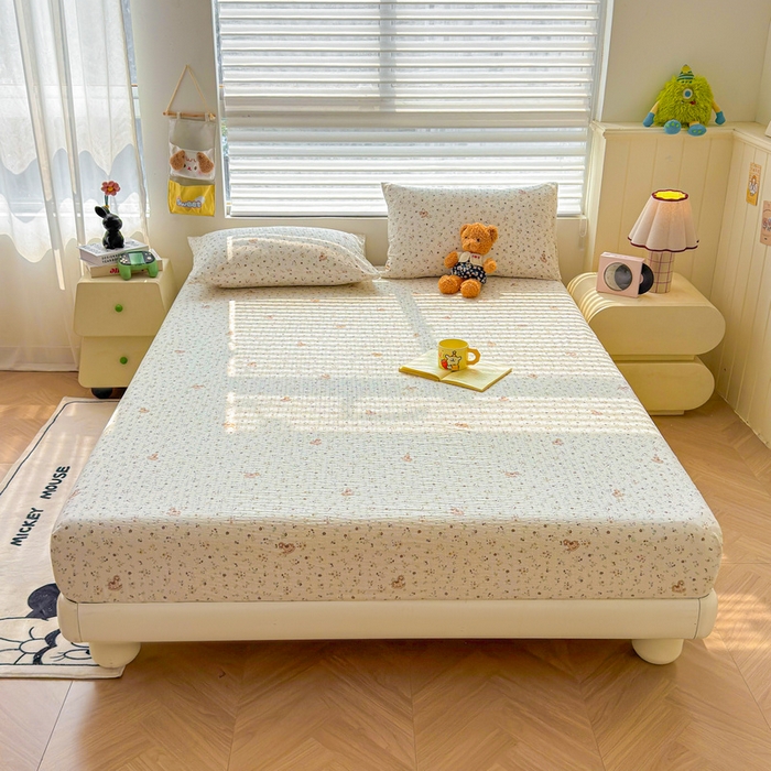 91家纺网 家纺一手货源 找家纺 梵朴 2026新款A类泡芙棉云感木棉邹邹纱双层纱床笠三件套 木马小花