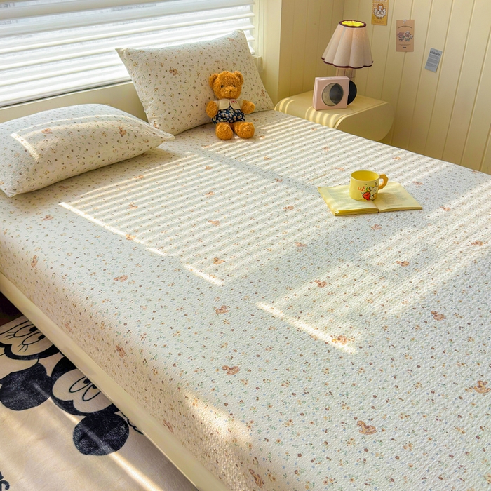 91家纺网 家纺一手货源 找家纺 梵朴 2026新款A类泡芙棉云感木棉邹邹纱双层纱床笠三件套 木马小花