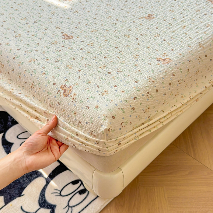 91家纺网 家纺一手货源 找家纺 梵朴 2026新款A类泡芙棉云感木棉邹邹纱双层纱床笠三件套 木马小花