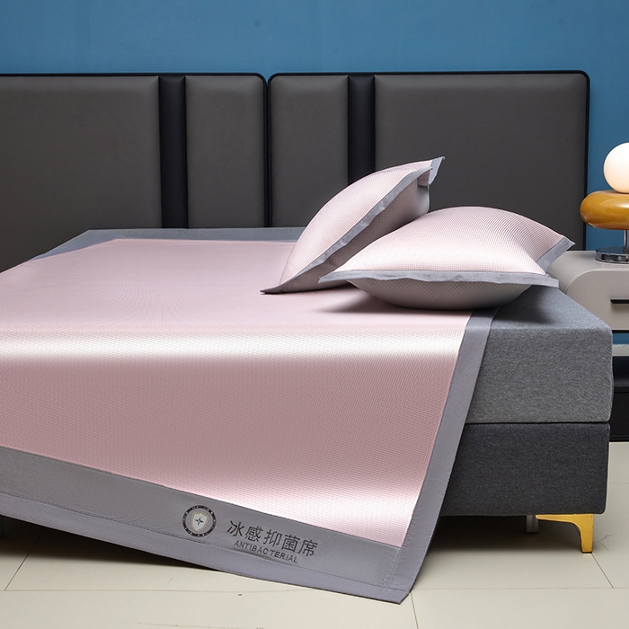 91家纺网 家纺一手货源 找家纺 铺尚美家纺 2026 新款A类复合加厚三明治抗菌碳光冰丝席子凉席三件套 抗菌碳光水丝席床单款-樱花粉