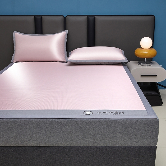 91家纺网 家纺一手货源 找家纺 铺尚美家纺 2026 新款A类复合加厚三明治抗菌碳光冰丝席子凉席三件套 抗菌碳光水丝席床单款-樱花粉