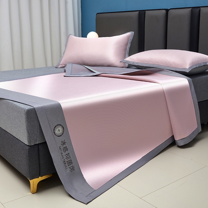 91家纺网 家纺一手货源 找家纺 铺尚美家纺 2026 新款A类复合加厚三明治抗菌碳光冰丝席子凉席三件套 抗菌碳光水丝席床单款-樱花粉