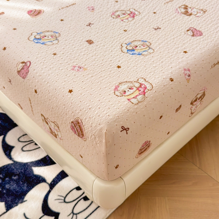 91家纺网 家纺一手货源 找家纺 梵朴 2026新款A类泡芙棉云感木棉邹邹纱双层纱床笠三件套 甜品萌狗