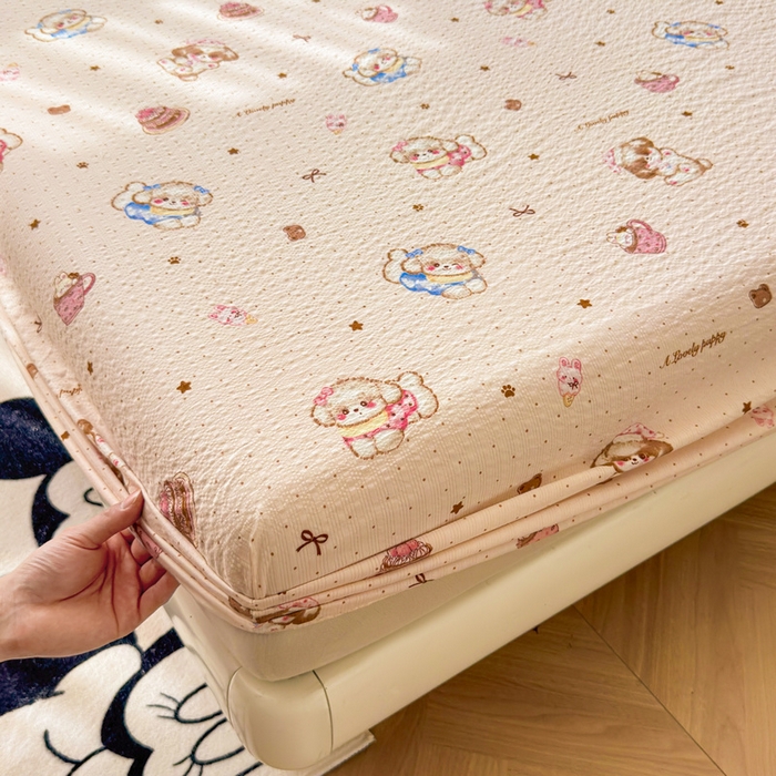 91家纺网 家纺一手货源 找家纺 梵朴 2026新款A类泡芙棉云感木棉邹邹纱双层纱床笠三件套 甜品萌狗