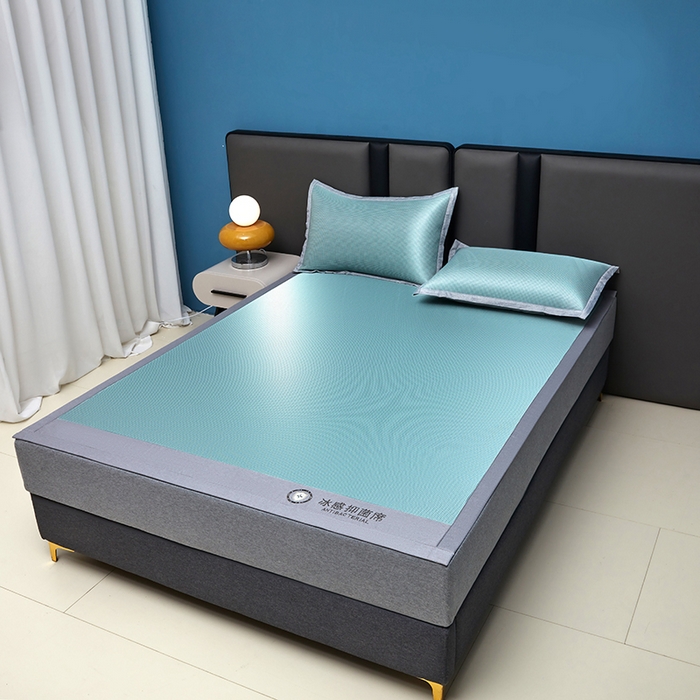 91家纺网 家纺一手货源 找家纺 铺尚美家纺 2026 新款A类复合加厚三明治抗菌碳光冰丝席子凉席三件套 抗菌碳光水丝席床单款-水绿