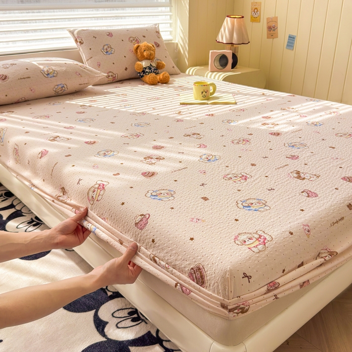 91家纺网 家纺一手货源 找家纺 梵朴 2026新款A类泡芙棉云感木棉邹邹纱双层纱床笠三件套 甜品萌狗