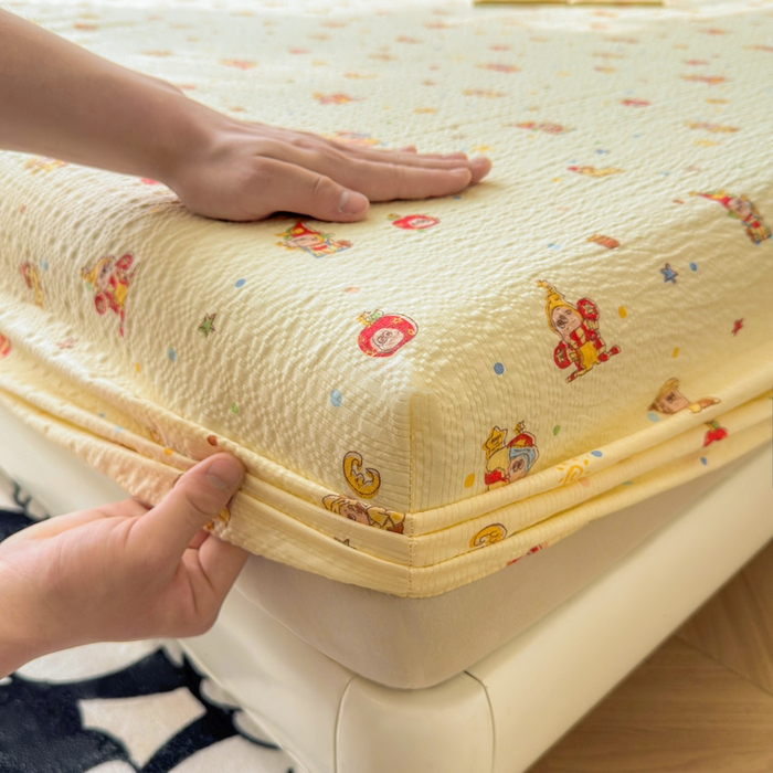 91家纺网 家纺一手货源 找家纺 梵朴 2026新款A类泡芙棉云感木棉邹邹纱双层纱床笠三件套 星星玩偶黄